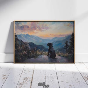 Pode incluir: Pintura de paisagem emoldurada que mostra um c&atilde;o preto sentado, contemplando uma cordilheira ao p&ocirc;r do sol. A obra de arte utiliza azuis, roxos e laranjas, e est&aacute; numa moldura de madeira. O c&atilde;o &eacute; o tema central.