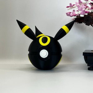 Umbreon Pokéball Display – 3D Printed Monster Ball | Regular & Shiny Variants