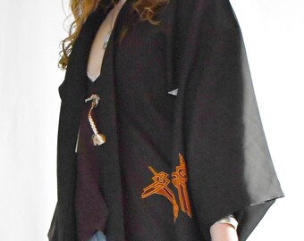 vintage Black Silk Short Kimono Jacket Robe avec imprimé à la main Brodé Orange Butterfly Moth Graphiques Buste 40 pouces