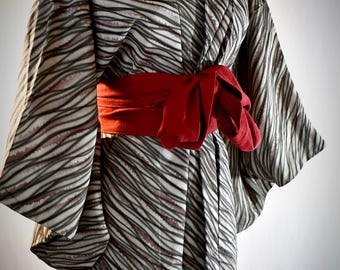 Vintage Black Beige Tan Animal Print Zebra Print 100% Silk Short Japanese Kimono Robe Jacket Tunic 40 Inch Bust