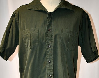Vintage 1940s Dark Olive Khaki Green Cotton Short Sleeve Men's Women's Military Army Work Shirt 44 Inch Chest