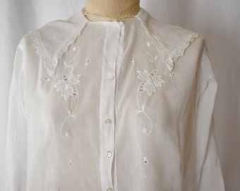 Antik Edwardian Weiß Baumwolle Voile Bluse mit Handstickerei und Spitzenborte 36 Zoll Büste