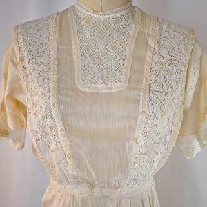 Antique Edwardian Palest Yellow Cotton Summer Day Dress With Wide Lace Trim XS 34 Inch Bust/23 Inch Waist