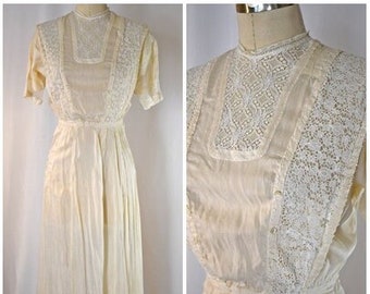 Antique Edwardian Palest Yellow Cotton Summer Day Dress With Wide Lace Trim XS 34 Inch Bust/23 Inch Waist