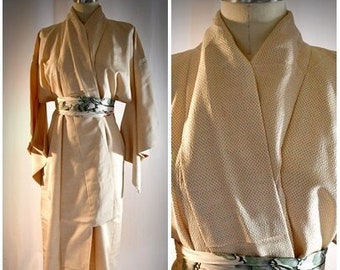 Vintage Long Ivory 100% Silk Kimono With Nubby Texture and Tiny Orange and Gray Dots Peach Dip Dye Silk Lining 48 Inch Bust