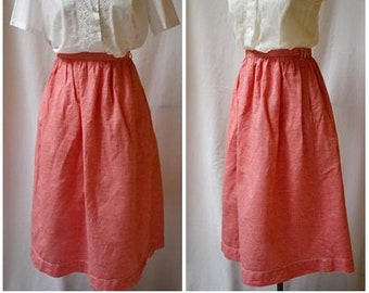 Gonna Dirndl in cotone a quadri piccoli vintage anni '90 rossa e bianca con tasche ed elastico in vita posteriore da 30 a 34 pollici