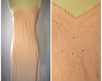 Lace Trim Bias-cut Hand Sewn Vintage 30s peach Silk Slip Dress Embroidered