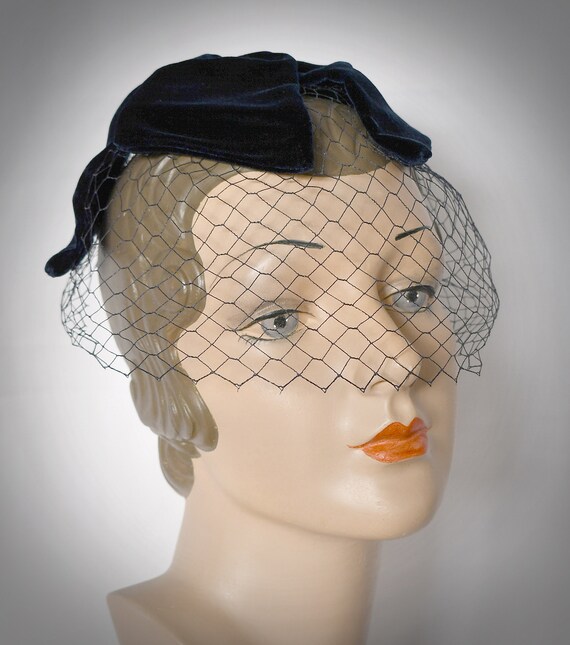 Vintage 1950s Midnight Blue Large Velvet Bow Cap … - image 2