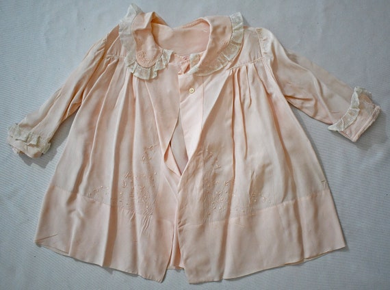Vintage 1940s Baby Girl Hand Embroidered Pink Sil… - image 3
