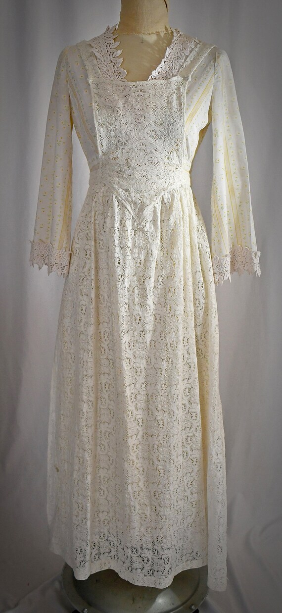 Vintage 1970s Victorian Style Ivory Cotton Cluny … - image 3