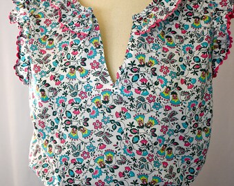 Vintage Aqua and Pink French Provincial Print Cotton Sleeveless Summer Blouse With Ruffles and Rick Rack Trim 38 Inch Bust