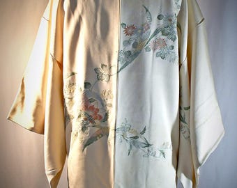 Vintage 1960s Ivory Silk Japanese Short Kimono Robe Jacket Haori With Pastel and Metallic Woven Floral Design 38 Inch Bust