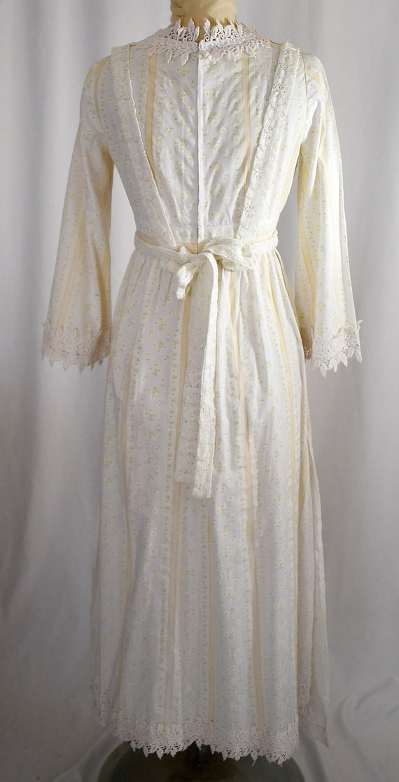 Vintage 1970s Victorian Style Ivory Cotton Cluny … - image 8