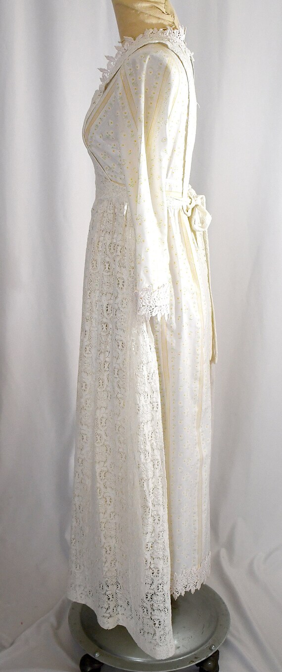 Vintage 1970s Victorian Style Ivory Cotton Cluny … - image 7