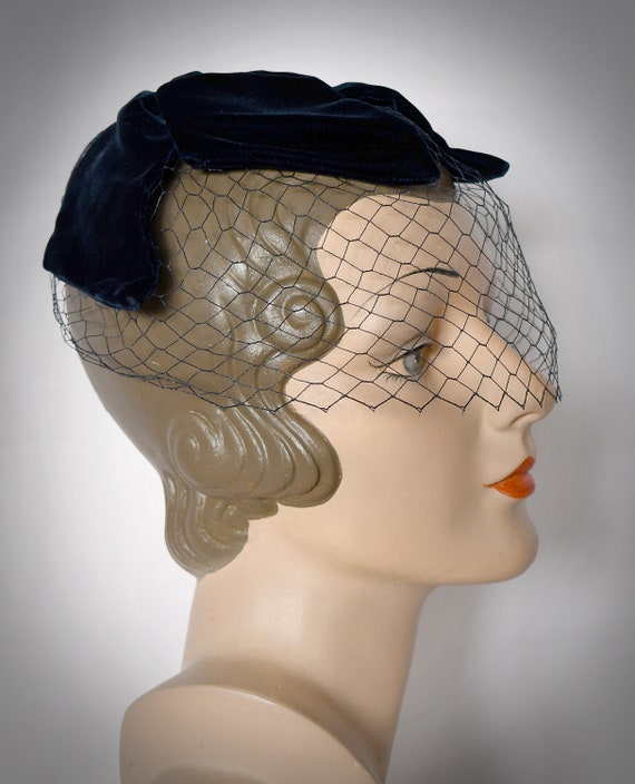 Vintage 1950s Midnight Blue Large Velvet Bow Cap … - image 3