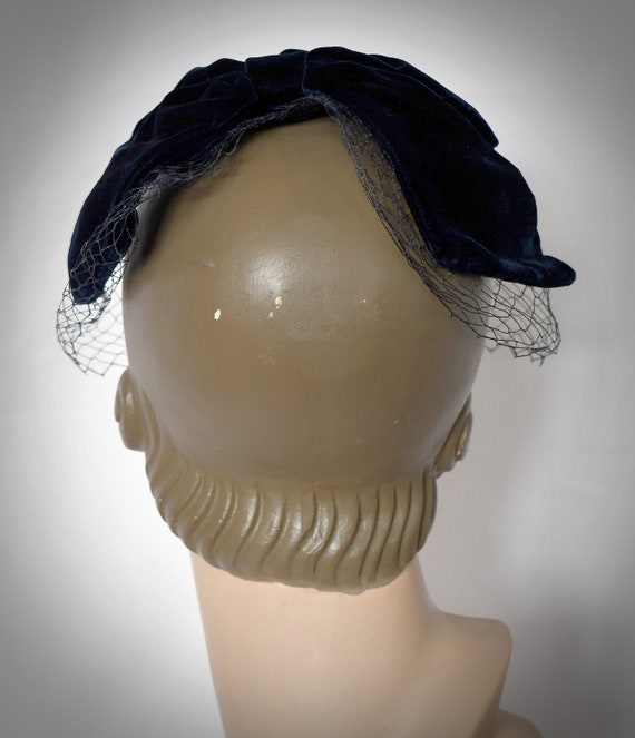 Vintage 1950s Midnight Blue Large Velvet Bow Cap … - image 8