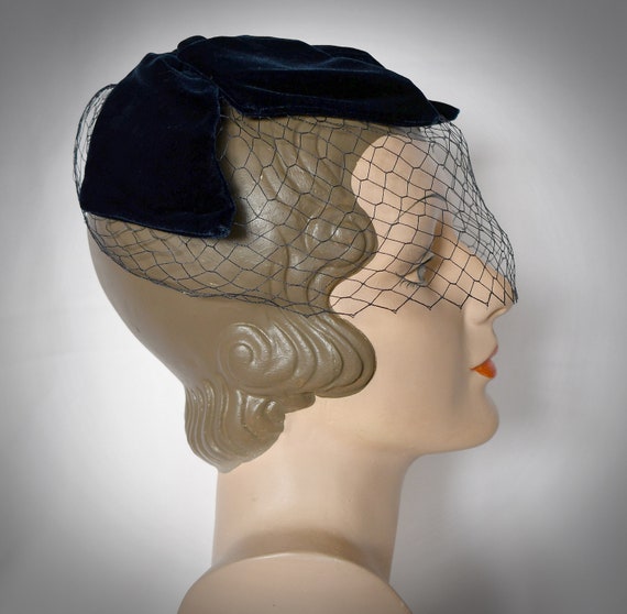 Vintage 1950s Midnight Blue Large Velvet Bow Cap … - image 4