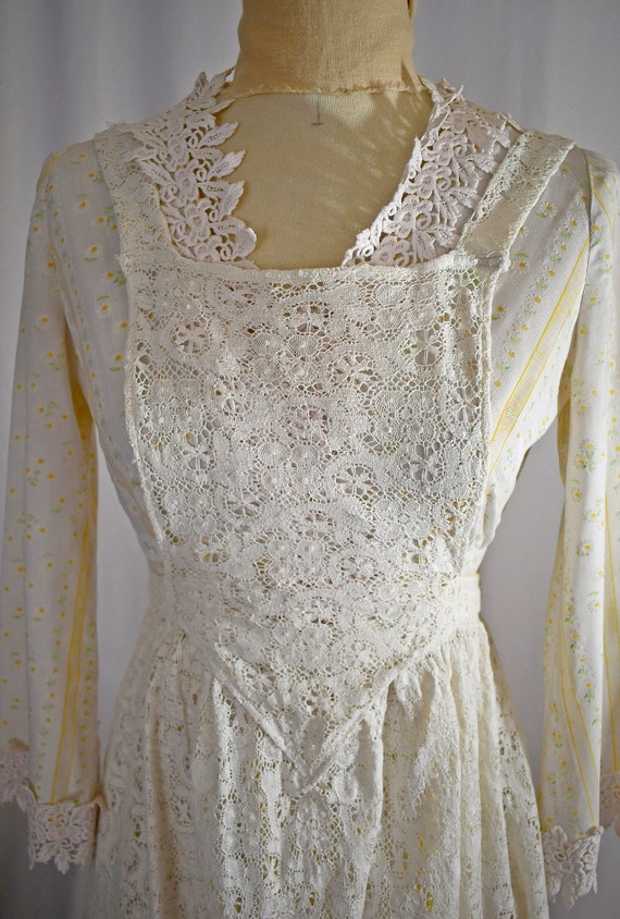 Vintage 1970s Victorian Style Ivory Cotton Cluny … - image 1