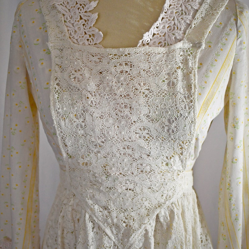 BABINE VINTAGE FLOWER PINAFORE