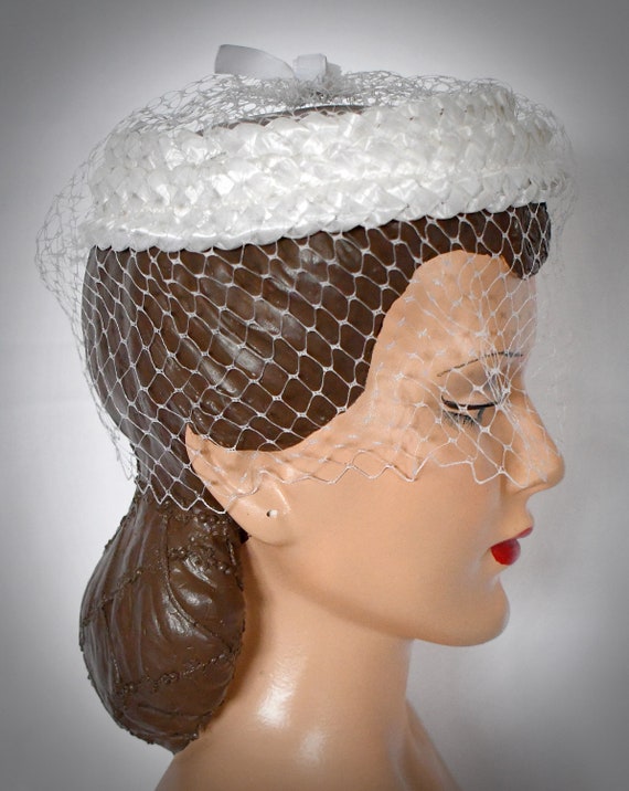 Vintage 1950s or 60s White Woven Straw Circlet Cr… - image 4