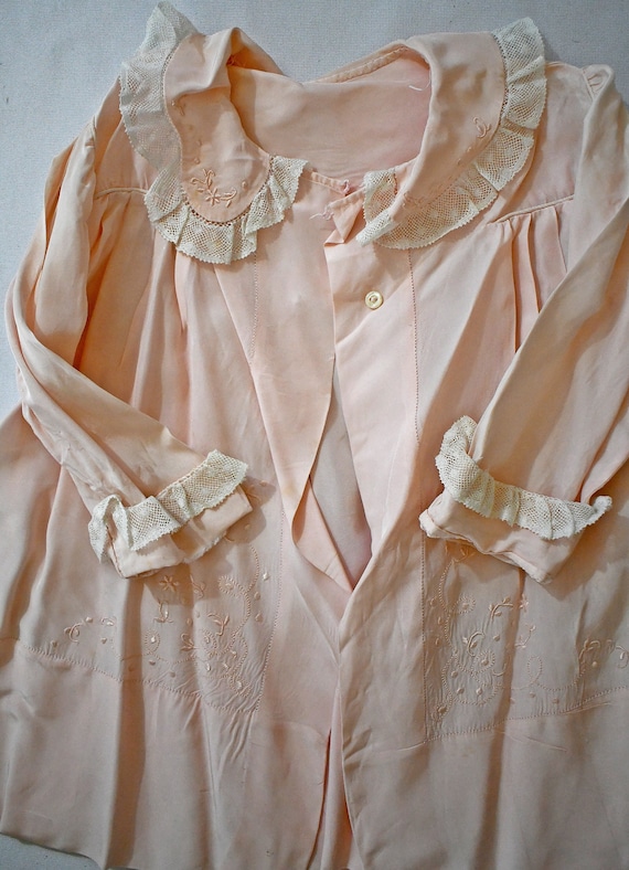 Vintage 1940s Baby Girl Hand Embroidered Pink Sil… - image 2