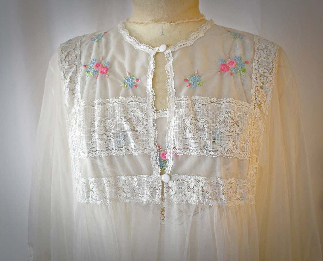 Vintage 1970s Ivory Nylon Long Nightie and Matching Robe Peignoir With ...