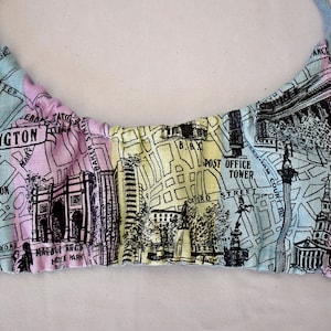 Top halter estilo Bralette de la década de 1970 hecho de azul y púrpura Vintage LONDRES Inglaterra mapa impresión lino se invierte a Chambray Sz S/32 a 36 pulgadas busto