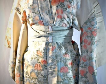 Vintage 1960s Ivory Silk Floral Jacquard Japanese Kimono Robe Jacket Haori Metallic Pastel 40 Inch Bust