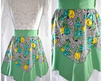 Vintage 1950s Green Black Turquoise and Yellow Tulip Print Cotton Half Apron