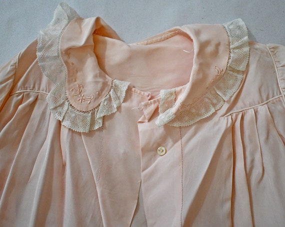 Vintage 1940s Baby Girl Hand Embroidered Pink Sil… - image 1