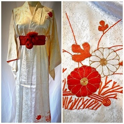 昔の花嫁衣裳　飾り用 Vintage 1960s Beautiful Ivory Jacquard Silk Kimono With