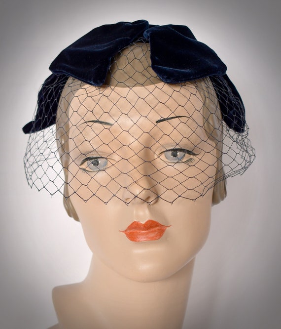 Vintage 1950s Midnight Blue Large Velvet Bow Cap … - image 1