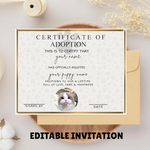 Könnte beinhalten: Eine Adoptionsurkunde mit goldenem Rand, Text und einem Foto eines Welpen. Die Urkunde enthält Felder für die Namen des Adoptierenden und des Welpen und verspricht ein Leben voller Liebe und Fürsorge. Die Worte "Editable Invitation" stehen unten.