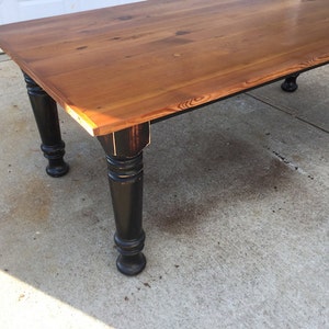 Farmhouse dining table with turned legs Deep South Collection image 3