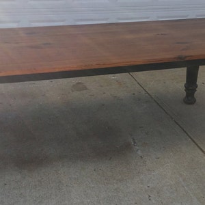 Farmhouse dining table with turned legs Deep South Collection image 1