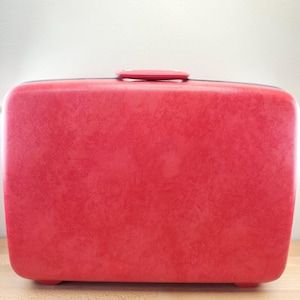 Vintage 1960s Pink Mod Samsonite Silhouette 22” Suitecase- MCM- Barbiecore