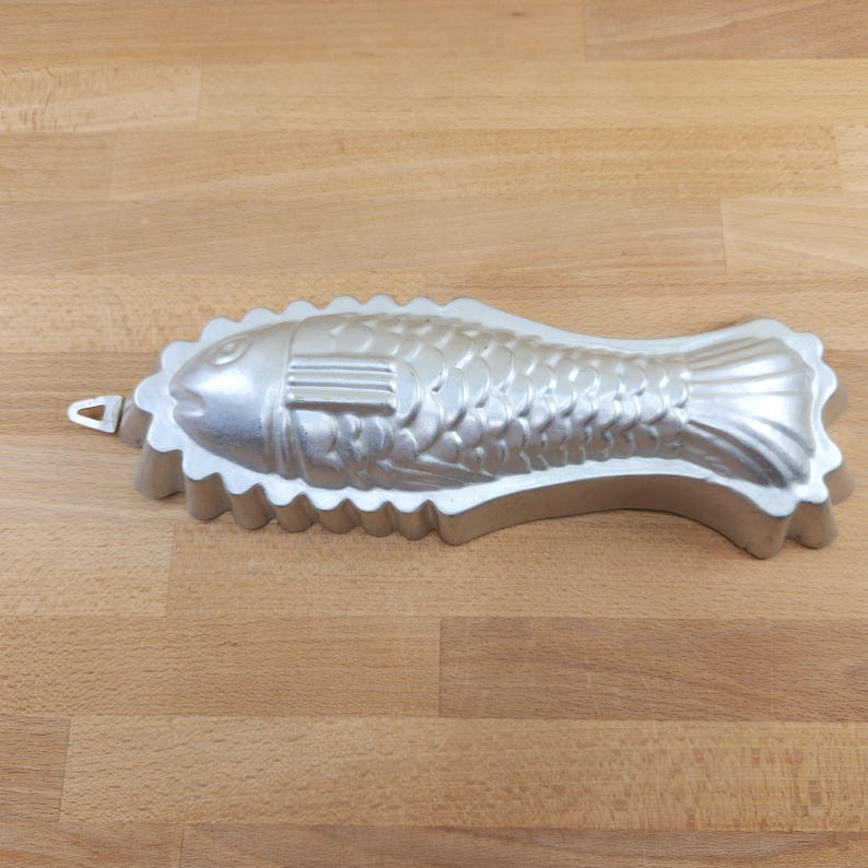 Vintage Fish Shaped Gelatin Mold-scalloped Edge- 12.5