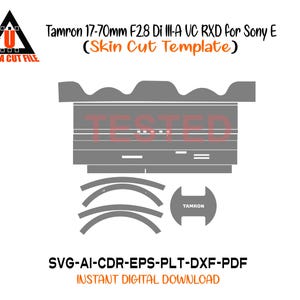 Peut inclure: Un modèle de découpe de peau gris pour un objectif Tamron 17-70mm F2.8 Di III-A VC RXD pour les appareils photo Sony E. La conception comprend diverses formes découpées et le mot "TESTED". L'image comprend également le texte "ULTRA CUT FILE".