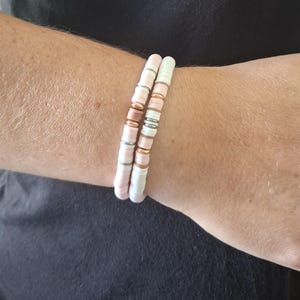 women&#39;s heishi pearl bracelet