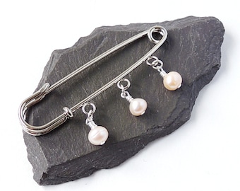 Pearl Kilt Pin Brooch with Champagne Colour Freshwater Pearls, 7.2cm Long, UK Seller