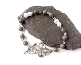 White & Grey Beaded Chain Bracelet with Large Leaf Toggle Clasp, Medium Size, 19cm 7.5", UK Seller