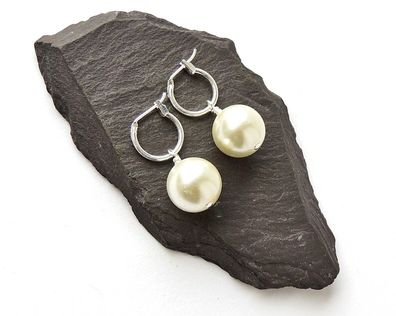 Pearl sheep pendant black beads long necklace UK Seller Pearl sheep pendant black beads long necklace UK Seller