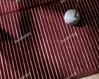 Tappeto a righe rosse trapuntato a mano / Tappeto minimalista in lana bordeaux e rosa a rilievo per camera da letto