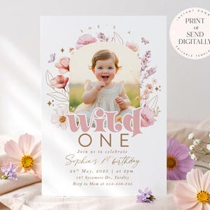 Une photo d'invitation d'anniversaire sauvage, une invitation de fleurs sauvages, un texte d'invitation de fleurs sauvages, une invitation à une fête de fleurs sauvages, un modèle de fleurs sauvages