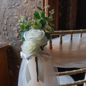 Fleurs faites main avec extrémités de banc de mariage, décoration d&#39;allée de mariage, décoration de cérémonie de mariage, fleurs artificielles personnalisées pour décoration de chaise d&#39;événement de mariage