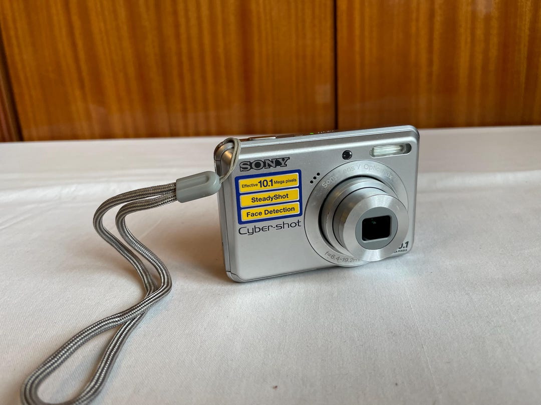 Câmera digital Sony Cyber-shot® DSC-S930 de 10.1 MP com zoom óptico de 3x, LCD de 2,4 polegadas