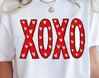 Preppy XOXO Valentine PNG, Różowo-czerwony wzór kokietki w kształcie serca, Modne walentynki png, Walentynki png, Retro dziewczęca koszulka walentynkowa PNG
