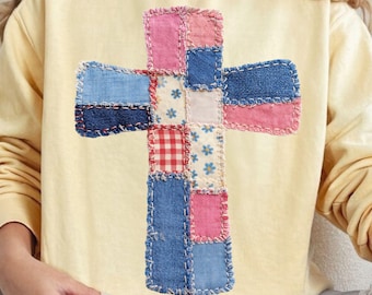 Sztuczny krzyż patchworkowy PNG, Krzyż wielkanocny PNG, Wielkanoc chrześcijańska PNG, Koszulka z krzyżem patchworkowym PNG, T-shirt z denimu z chrześcijańskim wzorem