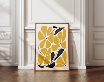 Può includere: Una stampa artistica da parete rettangolare incorniciata che presenta un'illustrazione grafica di fiori stilizzati in giallo senape e grigio antracite scuro su sfondo crema. L'opera è racchiusa in una cornice in legno dal profilo piatto.