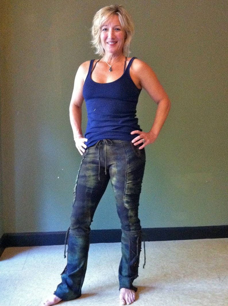 Camo soy/organic cotton leggings with tassles and side pocket detail image 3